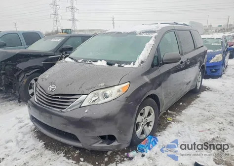 2015 Toyota Sienna Le z USA, uszkodzony, nr VIN 5TDKK3DC8FS604152